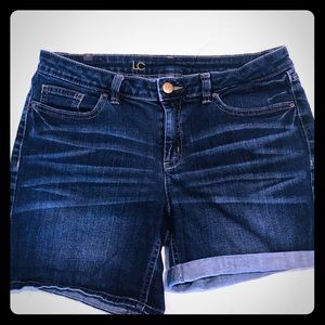 Woman’s jean shorts sz 10